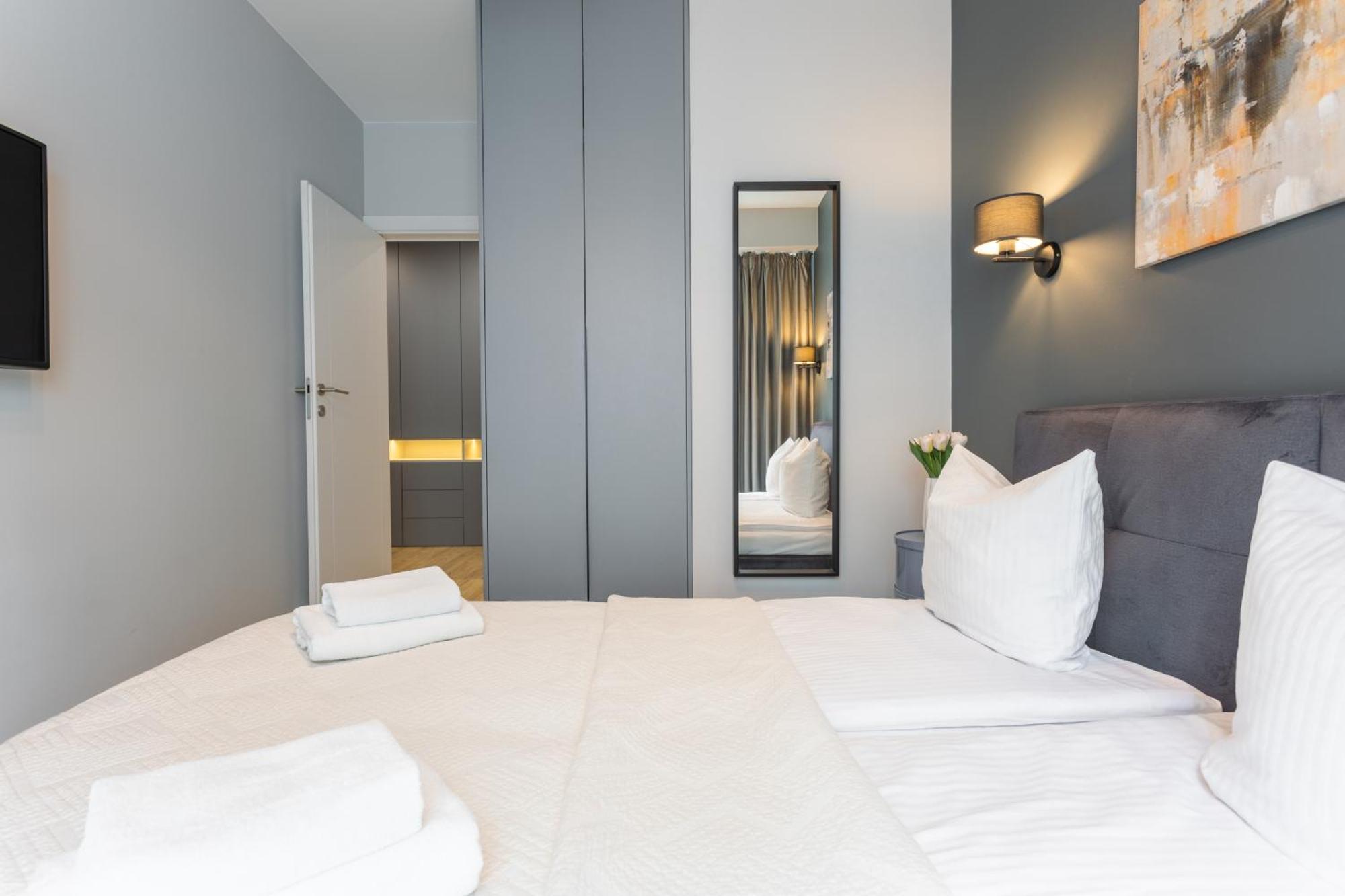 - Great Location- Two Bedrooms Apartment- Stays- Sienna Street Warschau