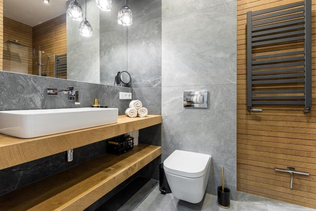 - Great Location- Two Bedrooms Apartment- Stays- Sienna Street * Warschau