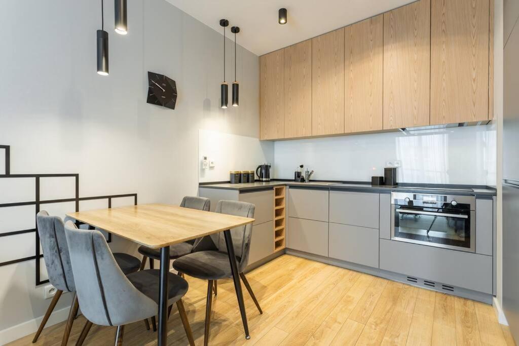 - Great Location- Two Bedrooms Apartment- Stays- Sienna Street Apartment Warschau